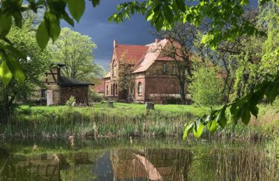 Biens historiques, Manoir avec parc classé et étang dans la région des lacs du Mecklembourg
