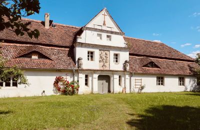 Biens historiques, Manoir en Pologne avec pompe à chaleur et panneaux solaires