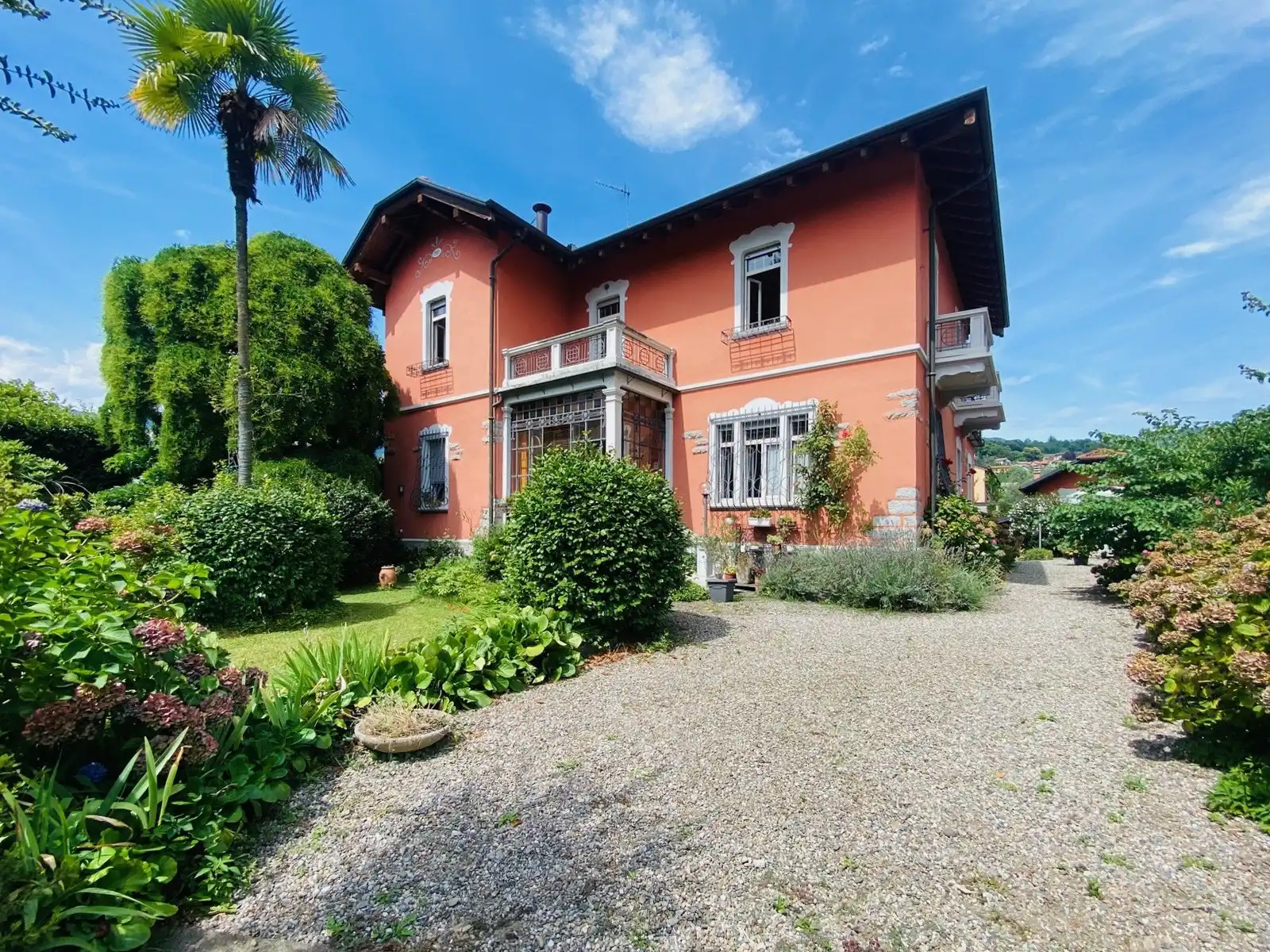 Photos Centre de Verbania Intra – Demeure de style Liberty avec jardin privé