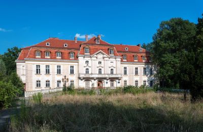 Propriétés historiques, Pałac w Roztoczniku – Manoir néo-baroque en Basse-Silésie