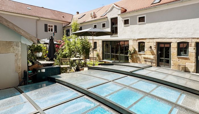 Hochwertig sanierte Hofanlage aus dem 18ten Jahrhundert mit gehobener Ausstattung, Offre immobilière confidentielle