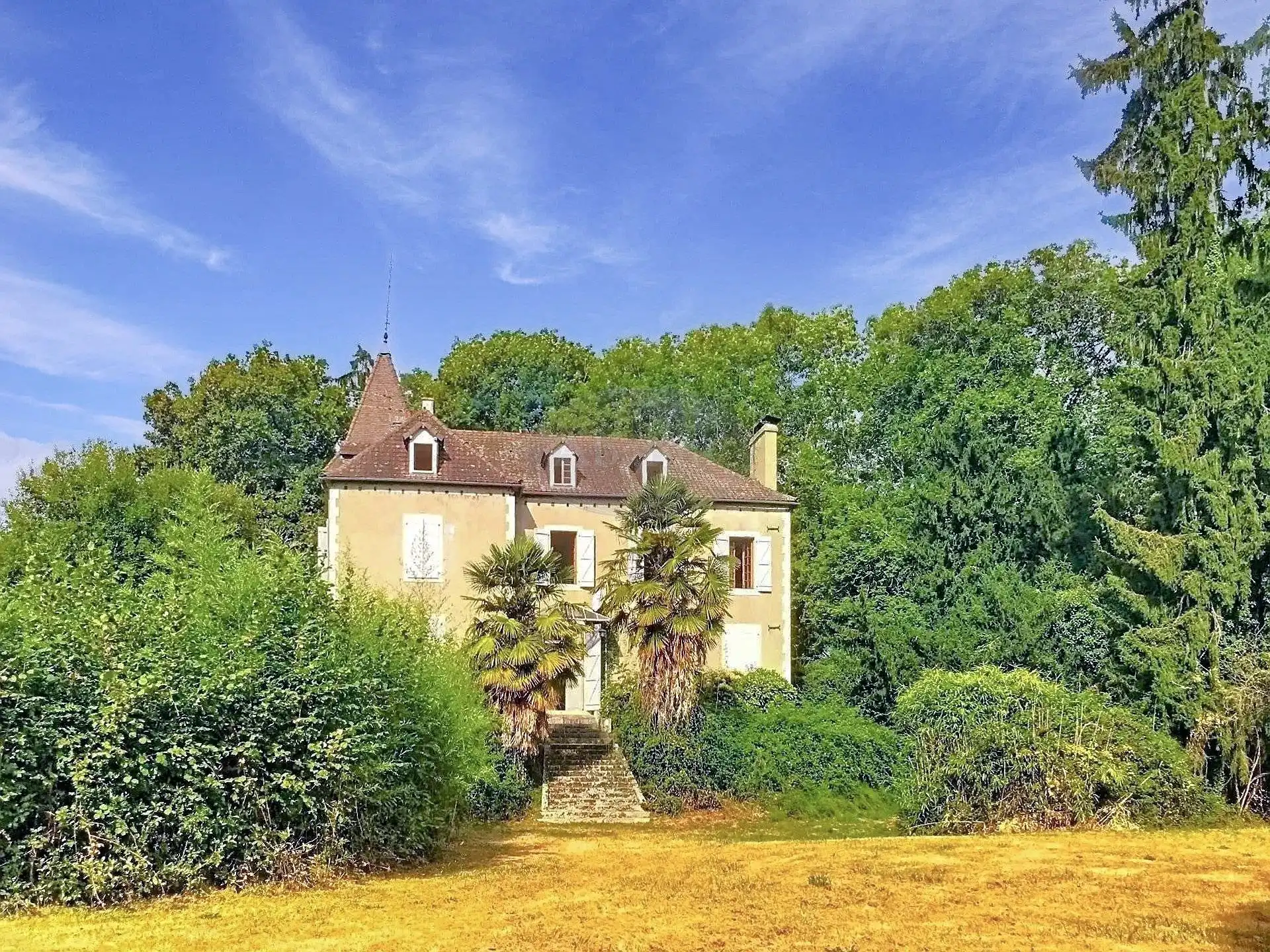 Photos Manoir de caractère du XVIIIe siècle près de Pau avec parc arboré et boxes à chevaux