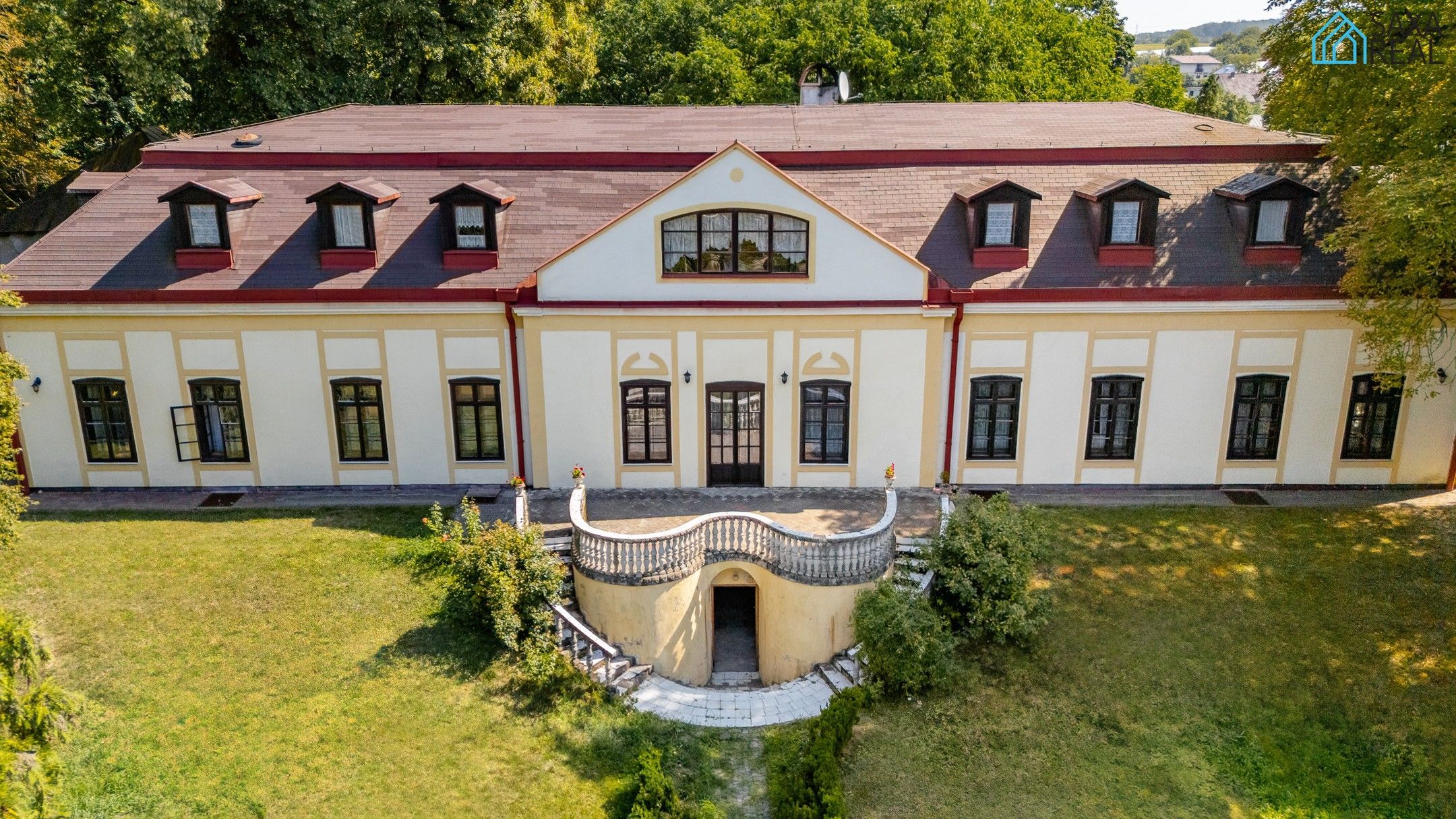 Neobarok herregård i det østlige Slovakiet, Herregård til salg