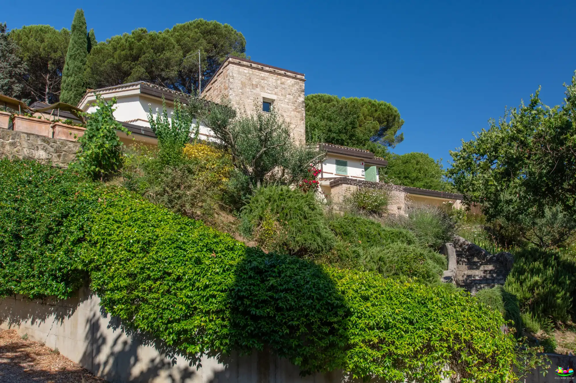 Photos Maison de campagne avec pigeonnier historique et piscine à Pérouse