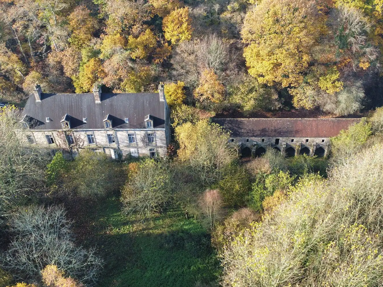 Billeder Tidligere kloster i Normandiet – 18. århundredes palæagtig residens med ruiner