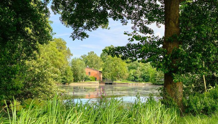Ancienne minoterie classée rénovée dans le nord de l’Allemagne, près de Hambourg