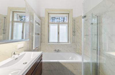 Demeure historique à vendre Währing, Vienne, Das Tageslicht-Badezimmer