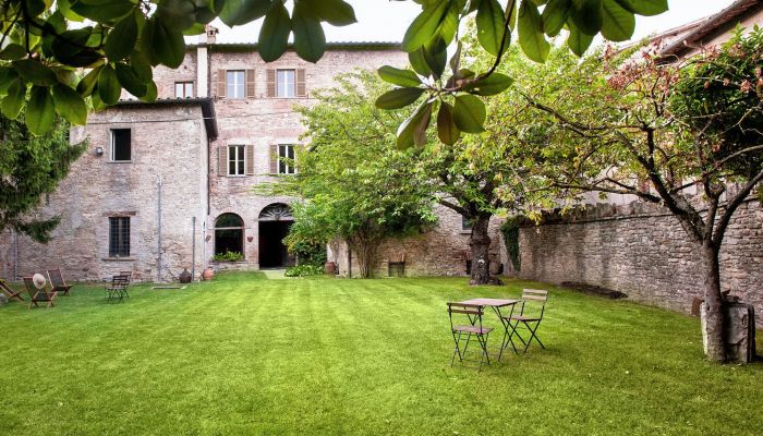 Palazzo Merletti – Demeure noble du XIVe siècle dans les Marches, Italie
