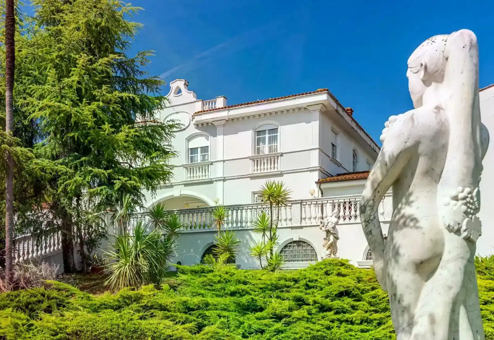 Photos Villa Beatrice en Toscane – Demeure historique avec parc de 1,4 ha, vignoble et piscine