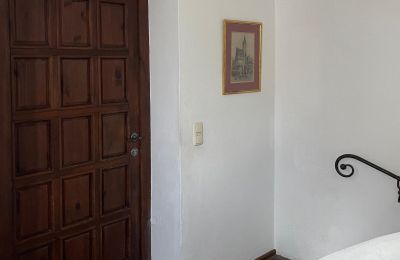 Château à vendre 84375 Kirchdorf am Inn, Hofmarkstraße 2, Bavière, Treppenhaus: Eingangstür zum 1. Stock