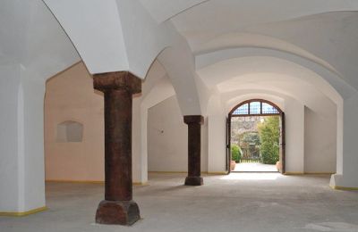 Château à vendre 84375 Kirchdorf am Inn, Hofmarkstraße 2, Bavière, Gewölbehalle mit antiken Adneter-Marmorsäulen, FBH (9 Segmente)