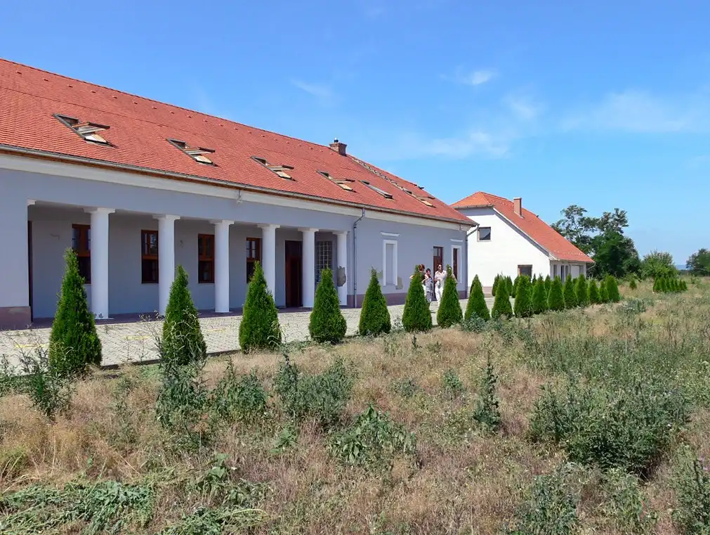Photos Maison de Maître avec 6 hectares de terrain dans la région de Budapest