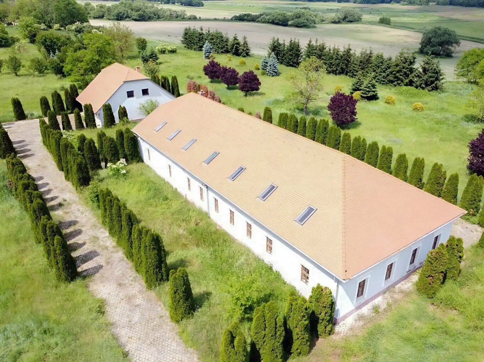 Photos Maison de Maître avec 6 hectares de terrain dans la région de Budapest