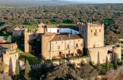 Château médiéval à vendre San Vicente de Alcántara, Estrémadure, Photo Drone