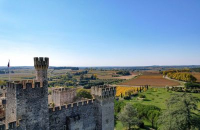 Propriétés historiques, Château fort près d’Uzès avec parc clos et dépendances
