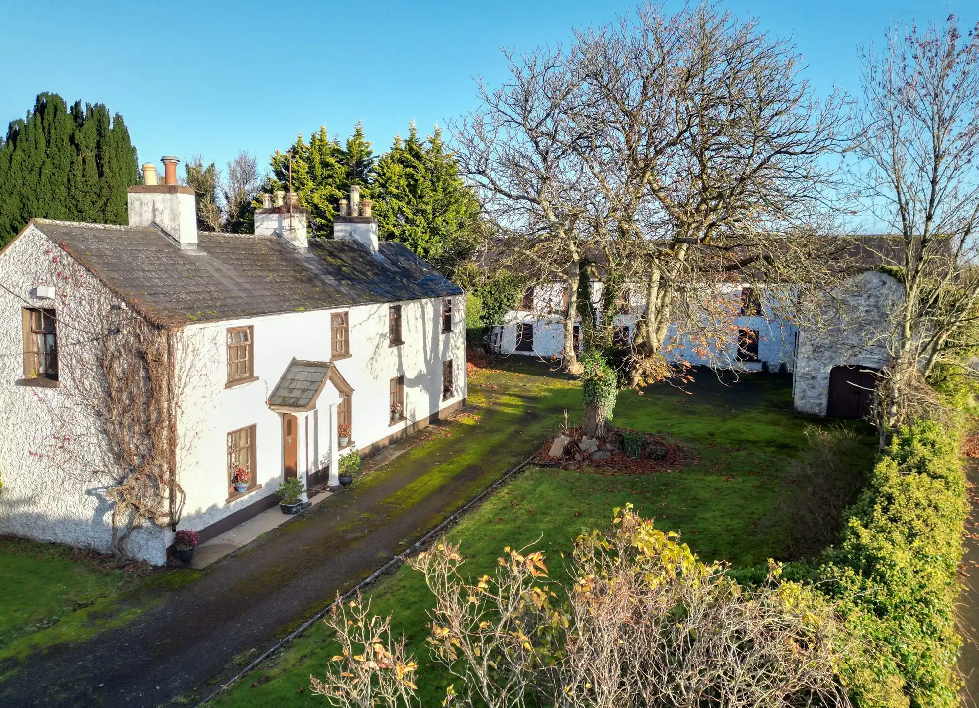 Photos Maison sur la rivière Shannon avec cour intérieure et vue sur le port