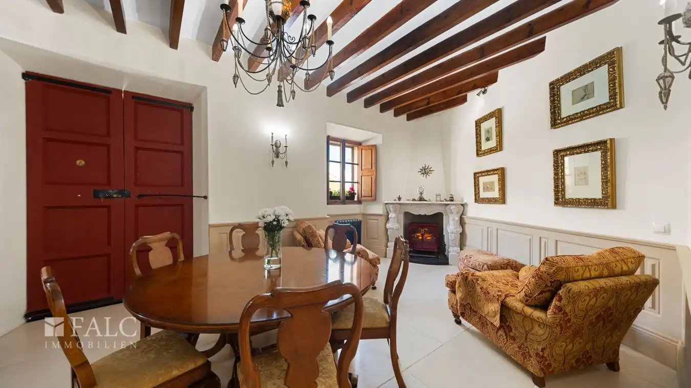 Photos Maison de maître à Calvià avec vue sur les montagnes, terrasse et patio