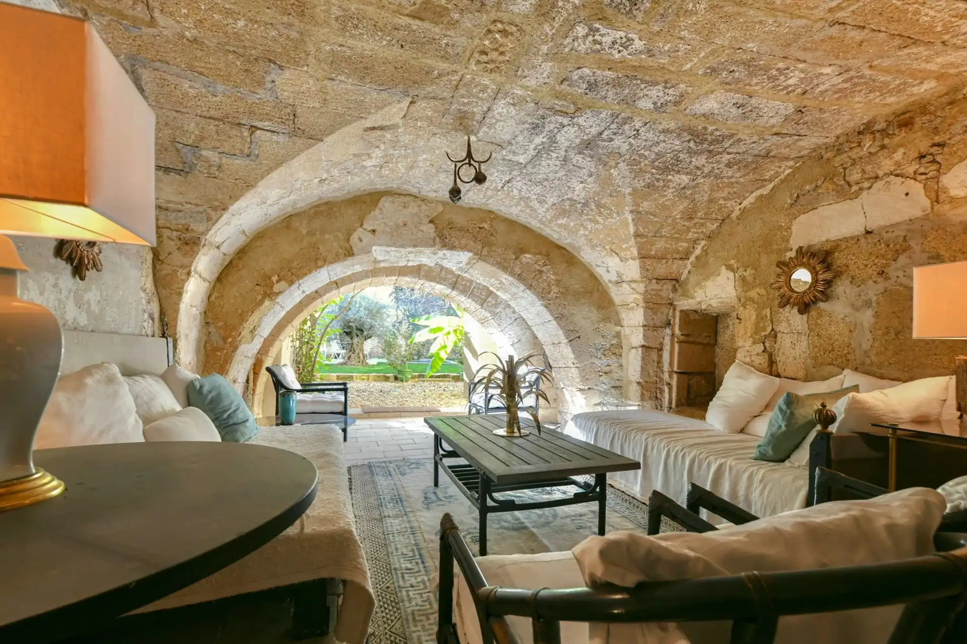 Photos Propriété de village à vendre à Uzès avec piscine et jardin