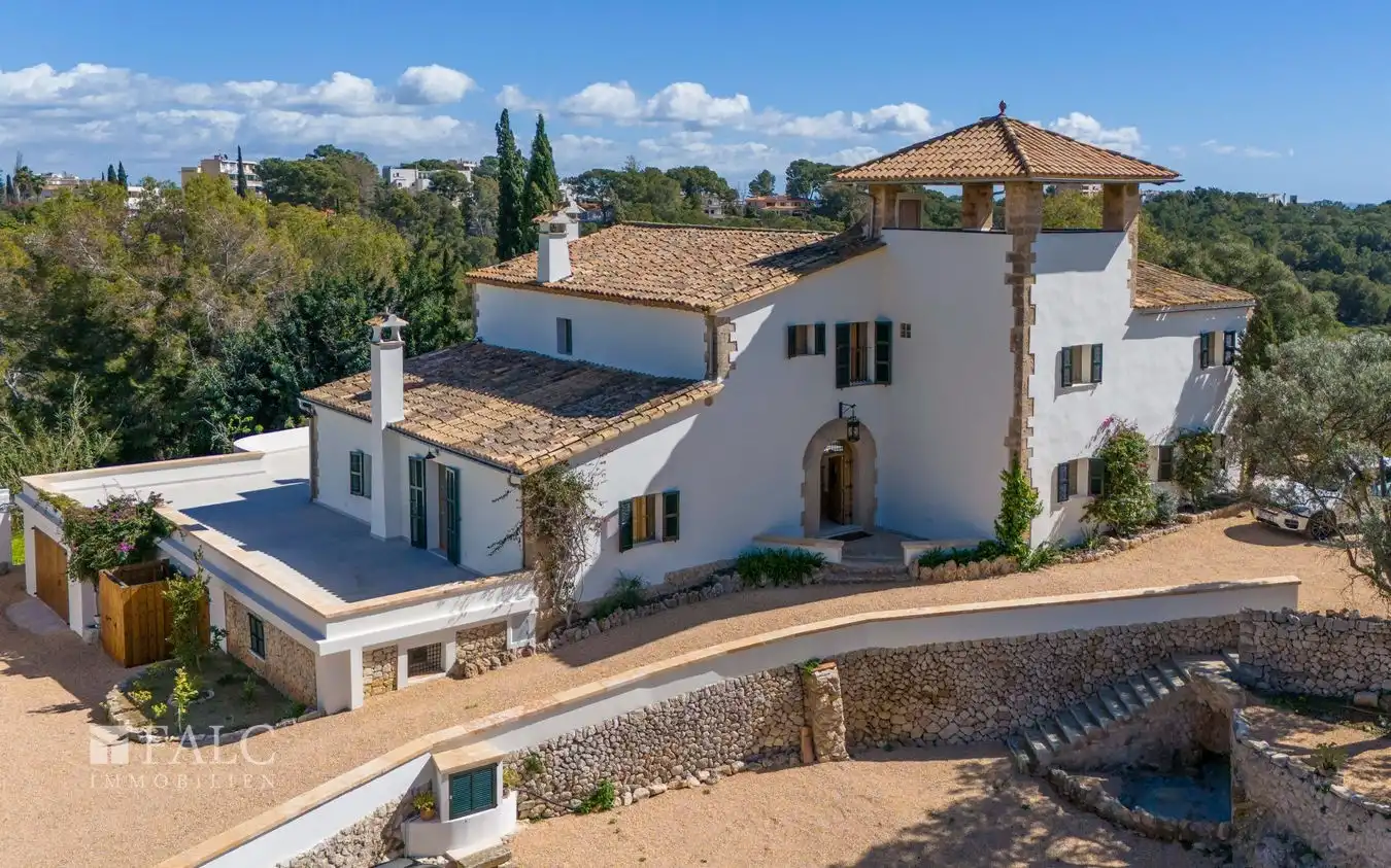 Photos Demeure à Génova avec piscine et vue sur la mer en environnement résidentiel calme