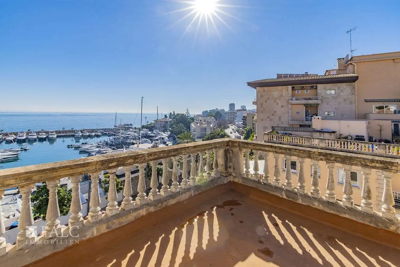 Photos Demeure avec unités commerciales au port de Cala Nova, Cas Català