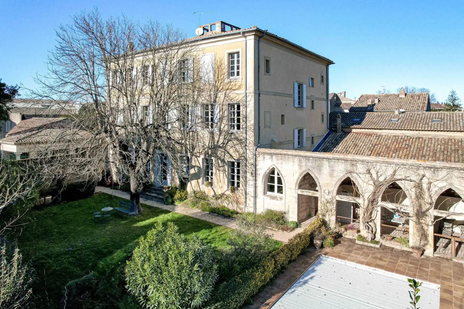 Photos Somptueuse demeure de 665 m² avec jardin et piscine