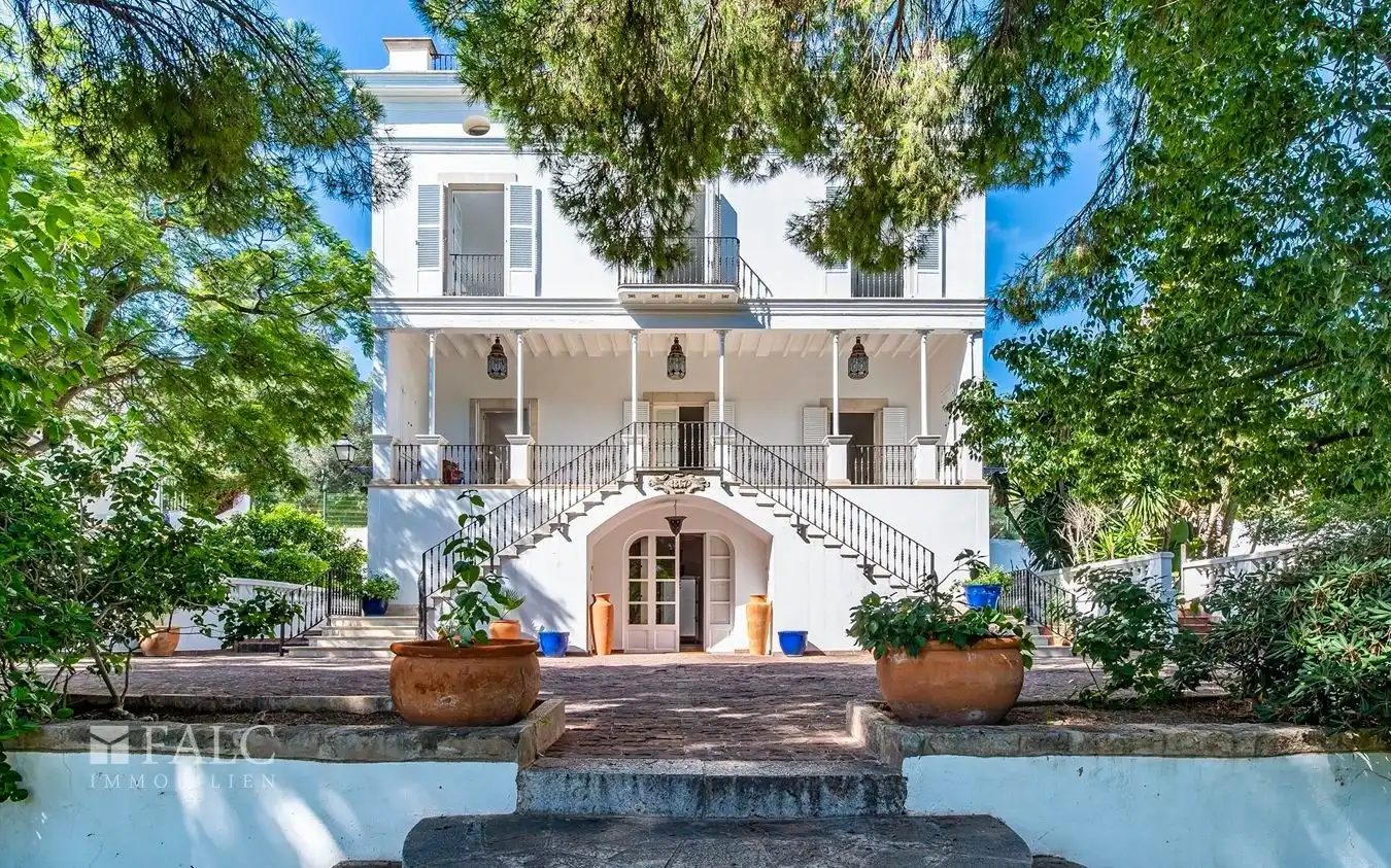 Photos Maison de maître avec vue sur la mer et piscine au pied du château de Bellver