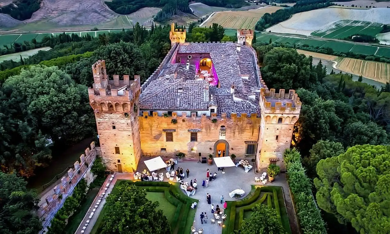 Photos Château de la Renaissance avec plus de 1 200 ha en Toscane