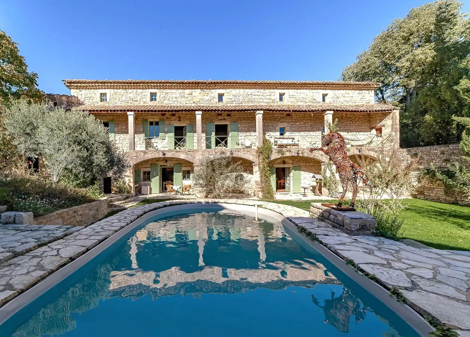 Photos Mas du 18ème siècle avec 2 appartements - Village proche d'Uzès