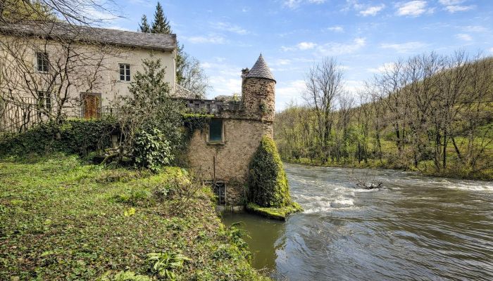 Authentique moulin à eau du 16ème siècle avec cascade de 40m – Région Albi / Rodez