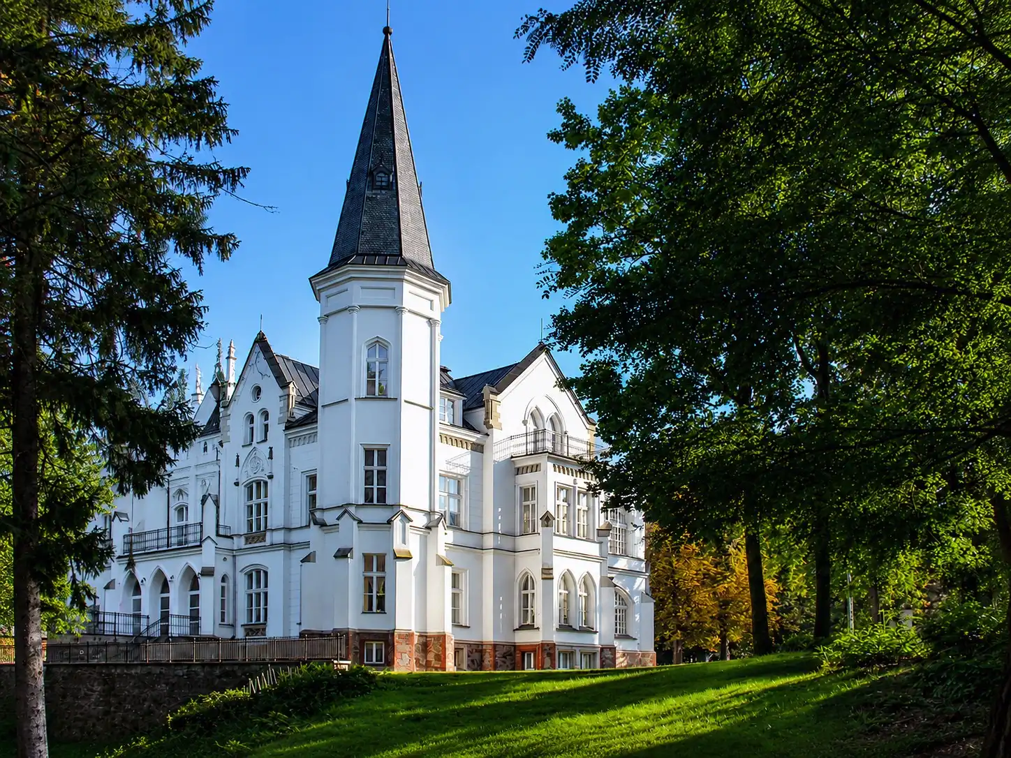 Photos Demeure "Pałacyk Victoria" de style néogothique dans le sud-ouest de la Pologne