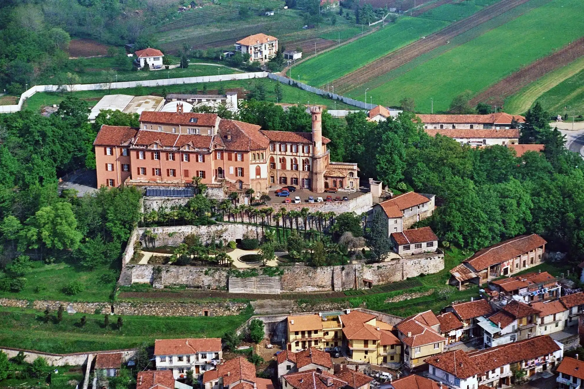 Photos Castello Caselette près de Turin – Château sur le Monte Musinè avec grand salon, chapelle et dépendances
