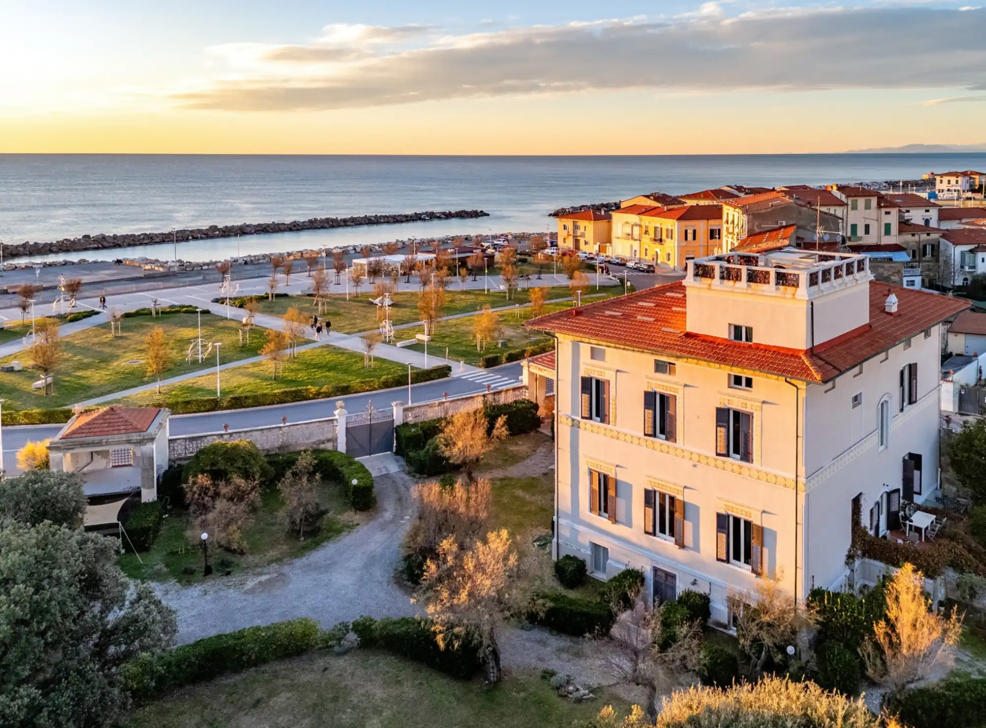 Photos Demeure “Villa Bondi” avec vue sur la mer à Marina di Pisa