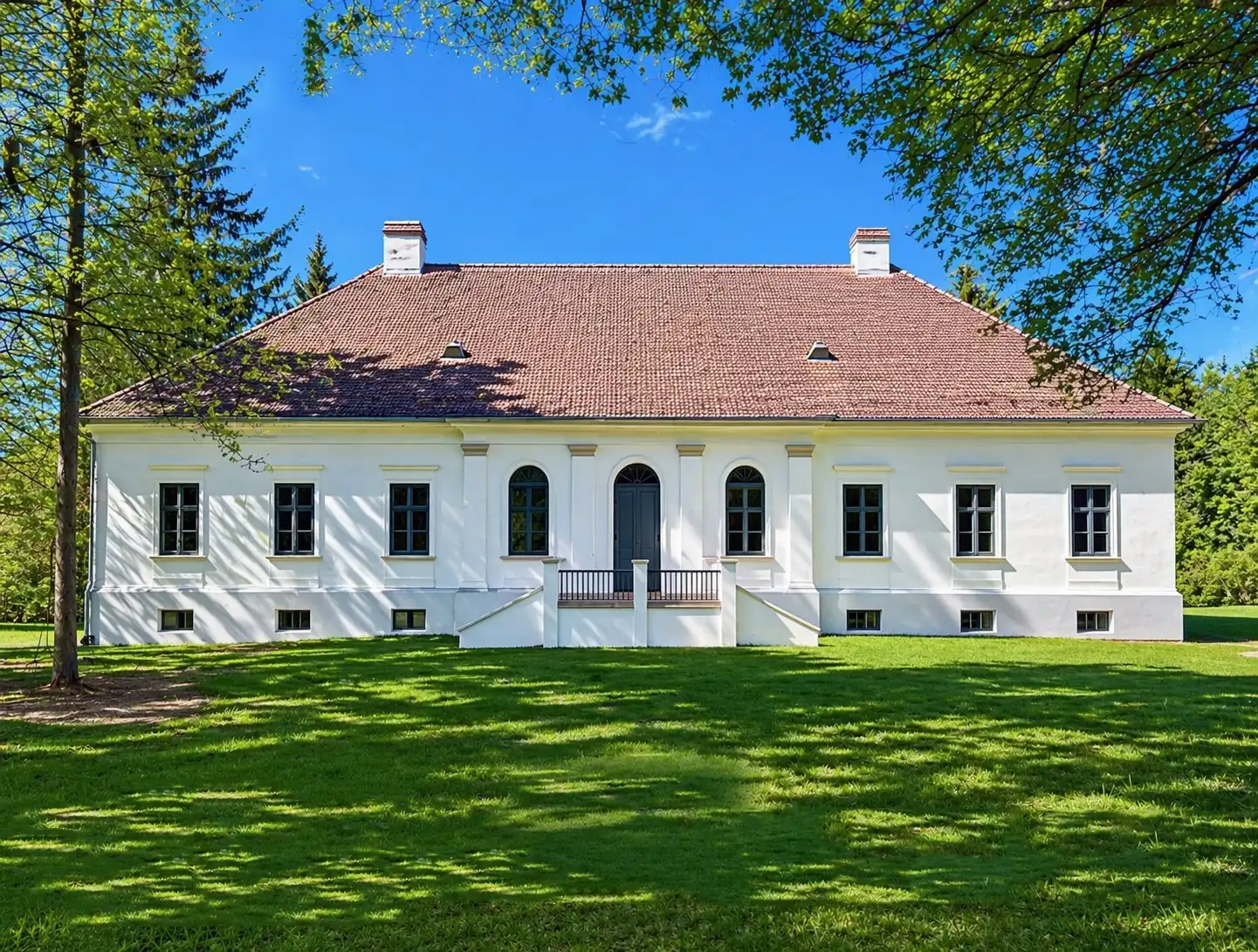 Photos Manoir dans la région frontalière Hongrie-Autriche avec parc de 5 hectares