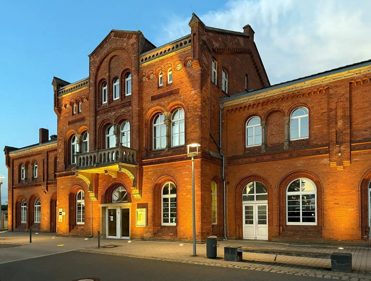 Photos Ancienne gare ferroviaire à Diepholz | Immeuble commercial avec 7 unités et forte visibilité ICE