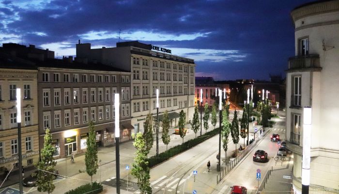 Appartement d'angle de caractère avec bow-window – centre historique de Poznań, 80 m²
