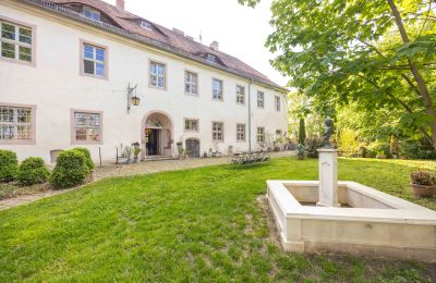 Propriétés historiques, Propriété de la Renaissance près de Berlin avec petit parc et chapelle