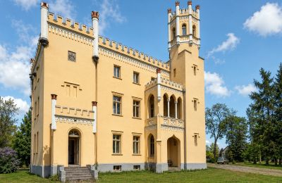 Propriétés historiques, Manoir au sud-est de Wrocław – Pałac w Naroku