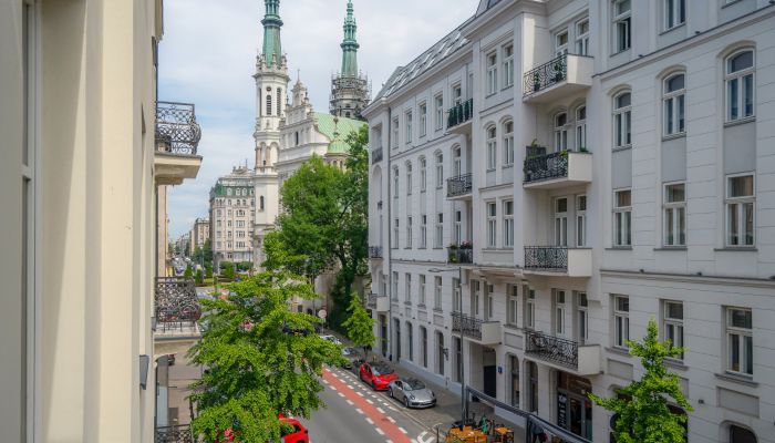 Appartement de trois pièces dans un immeuble de rapport historique