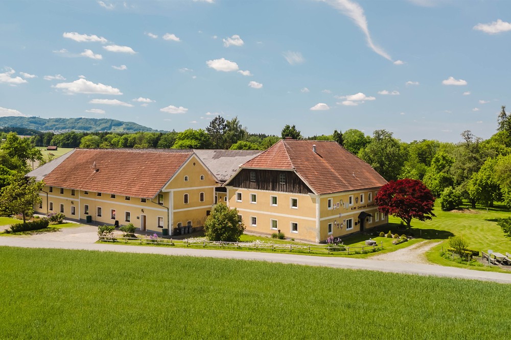 Photos Corps de ferme historique avec zonage spécial pour centre de séminaires