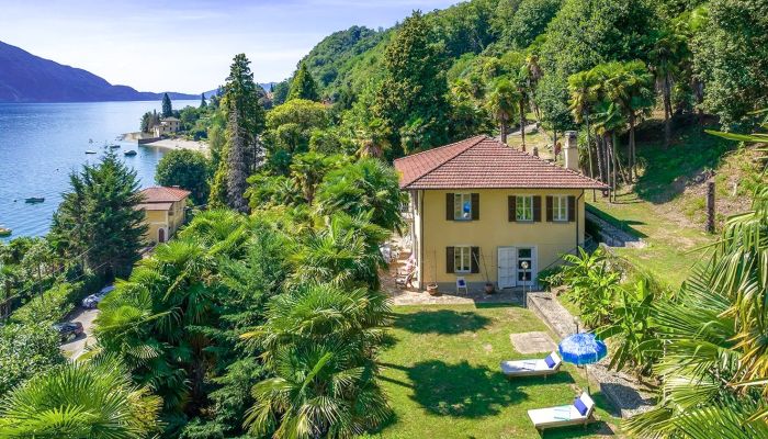 Villa avec parc et plage privée sur le lac Majeur