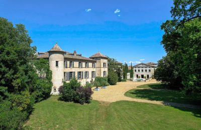 Propriétés historiques, Château Monument Historique du XIVe siècle avec domaine de 7 hectares