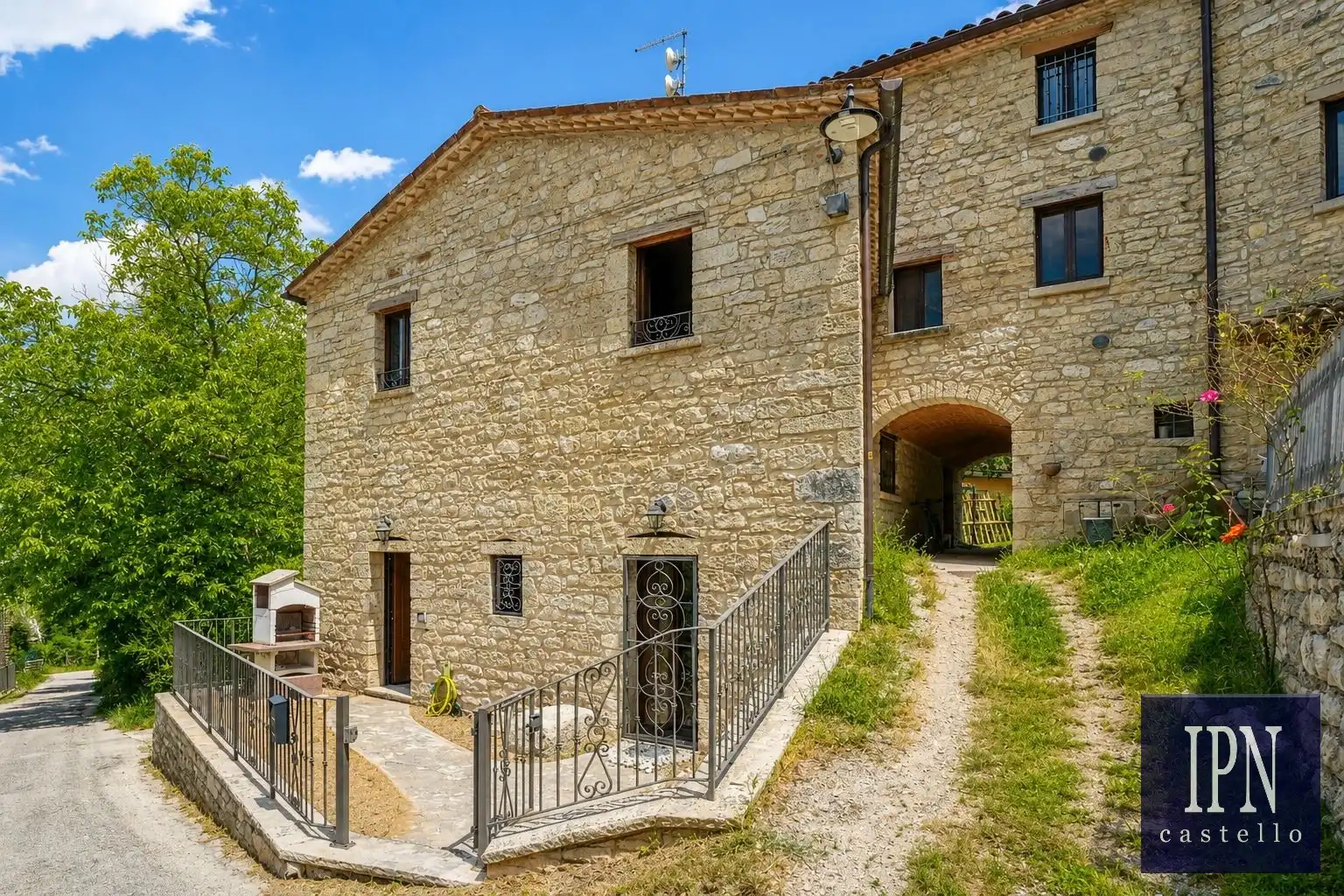 Photos Maison en pierre avec trois logements à Piobbico