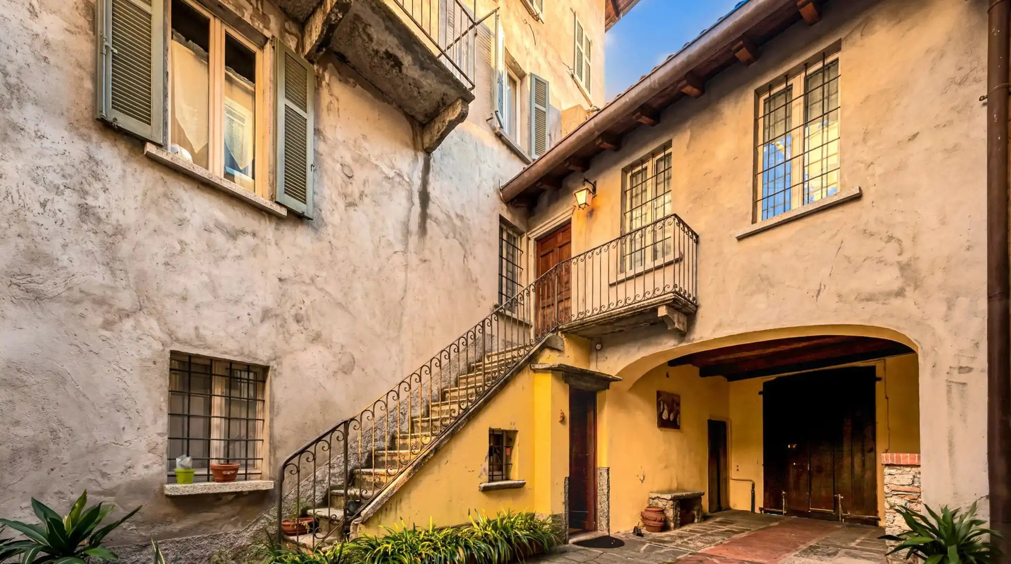 Photos Maison de caractère avec atelier à Belgirate, à 50 mètres du lac