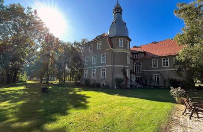 Propriétés historiques, Manoir en Basse-Silésie, au sud de Wrocław et à proximité des Sudètes