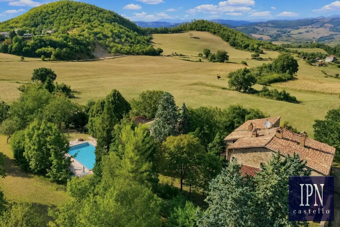 Photos Propriété ombrienne dans les collines de Gubbio avec maison du XVIe siècle