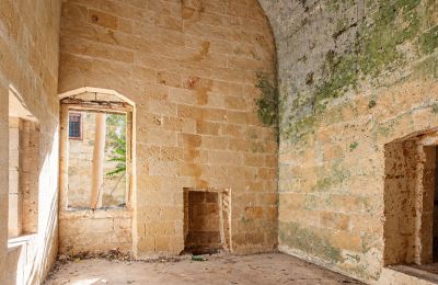 Propriétés historiques, Demeure historique à restaurer au cœur de Manduria, avec cheminées, jardin et terrasses