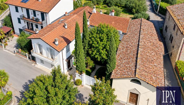 Maison toscane avec puits du XIVe siècle près de Sansepolcro