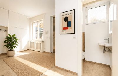 Demeure historique à vendre Berlin, , Entrée mit Einbauschränken und Gäste-WC visualisiert