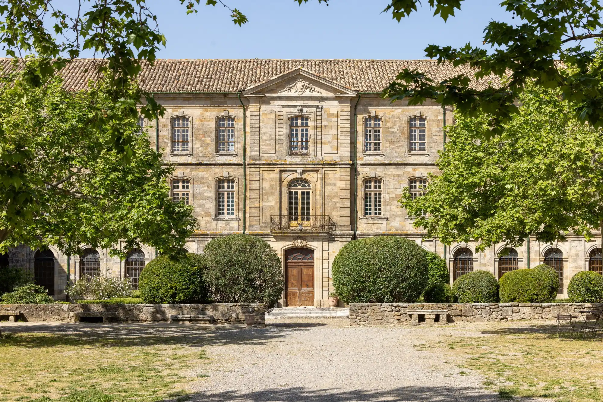 Photos OCCITANIE – UN ANCIEN PRIEURÉ ROYAL AUX ALLURES DE PALAIS DU XVIIIe SIÈCLE