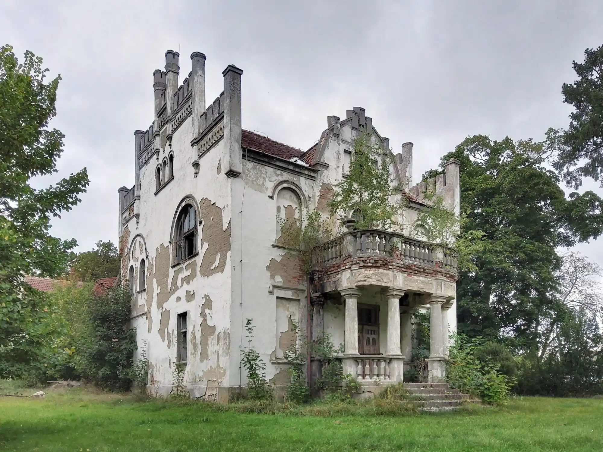 Photos Manoir à Piotrowo avec parc et dépendances - projet de rénovation